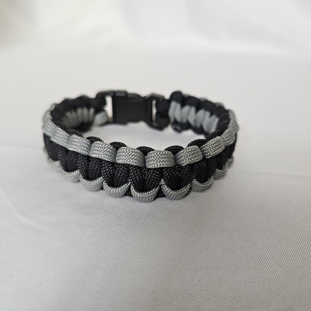 Handmade Black and Gray 550 Paracord Bracelet Size 8.5"